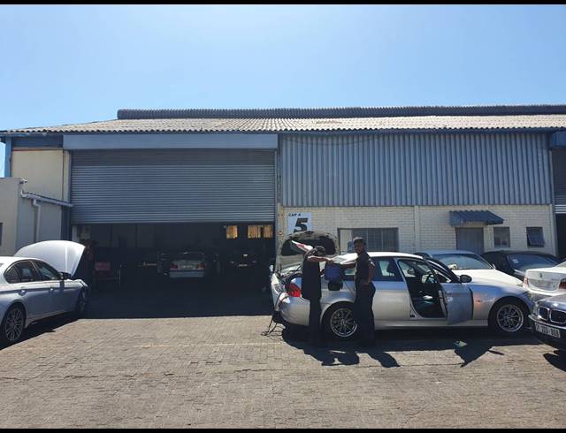 470M² FACTORY RENTED IN TRIANGLE FARM